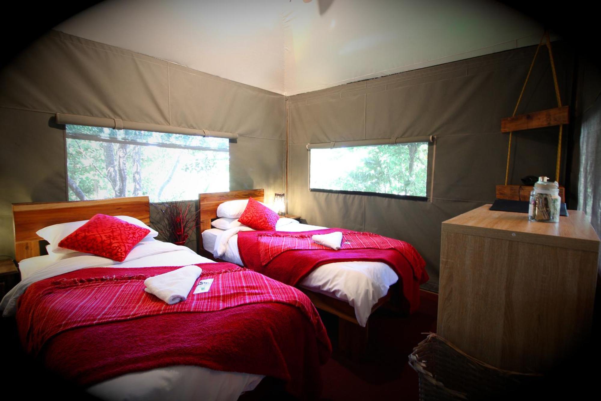 Mali Boutique Lodge & Tube 'N Axe Budget Accommodation Stormsrivier Bilik gambar