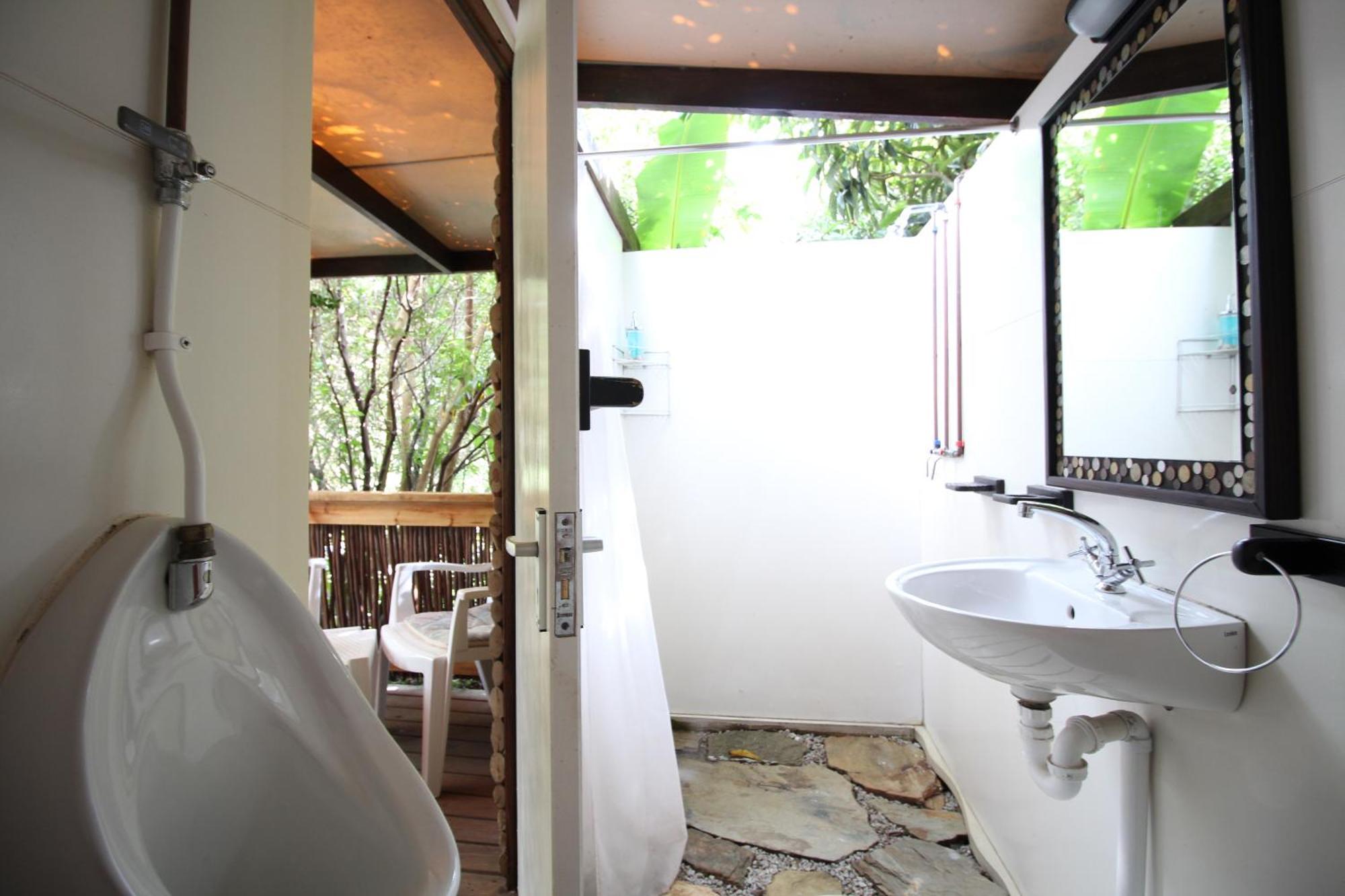 Mali Boutique Lodge & Tube 'N Axe Budget Accommodation Stormsrivier Bilik gambar